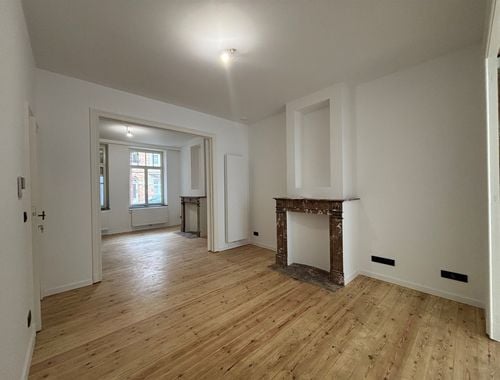                                         Appartement à louer à Ixelles, € 1.350

