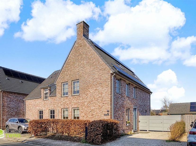 Deze halfopen bebouwing bevindt zich in een rustige en residentiële wijk in Grembergen en beschikt over een bewoonbare oppervlakte van 188 m² op een p