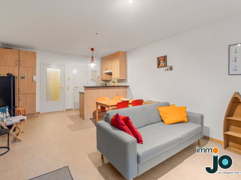 Cet appartement prêt à emménager bénéficie d'un emplacement exceptionnel à Ostende. Situé à proximité du centre-ville et de la plage, ce charmant appa