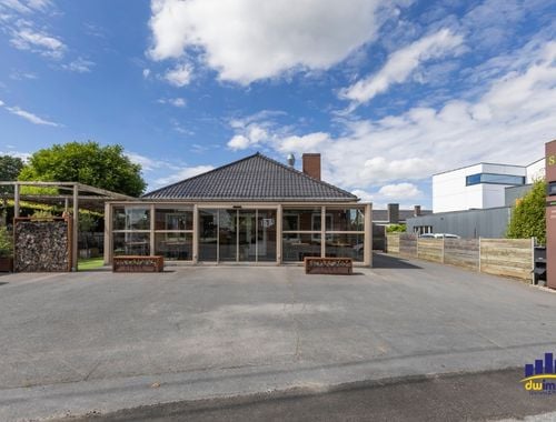                             Commercieel Gebouw over te nemen in Ardooie
