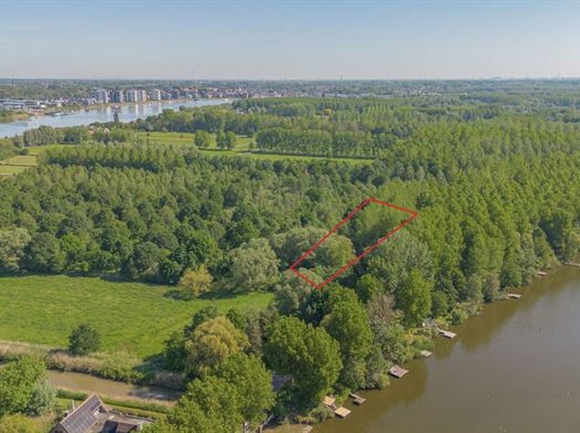 Terrain à vendre
                    à 2880 Weert