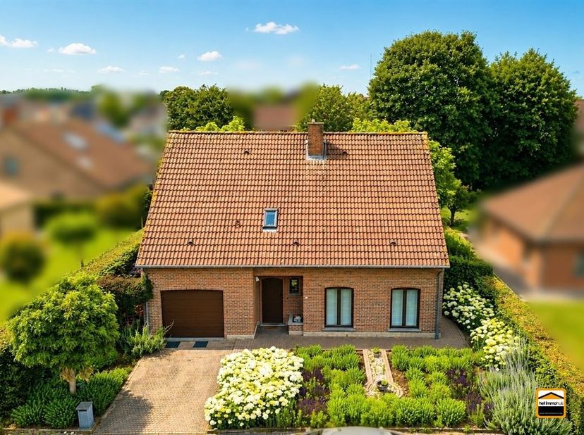 Ruime villa op toplocatie nabij de Markt van Sint-Truiden<br />
* Asbestveilig <br />
* EPC-label: E <br />
<br />
Op wandelafstand van de Grote M