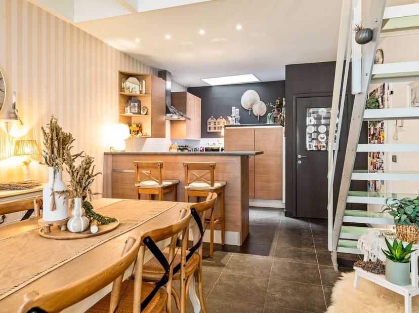 Appartement duplex (74 m²) prêt à l'emploi au cœur d'Anvers<br />
<br />
Situation : Situé dans le cœur historique d'Anvers, le Scheldeken offre une