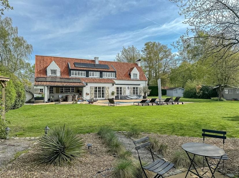 Villa te koop in Lasne  Uitzonderlijke ligging voor deze prachtige coup de coeur villa, gelegen in een residentiële doodlopende straat op wandelafstan