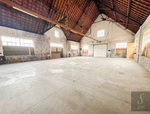                                         Entrepôt à louer à Ressaix, € 1.000
