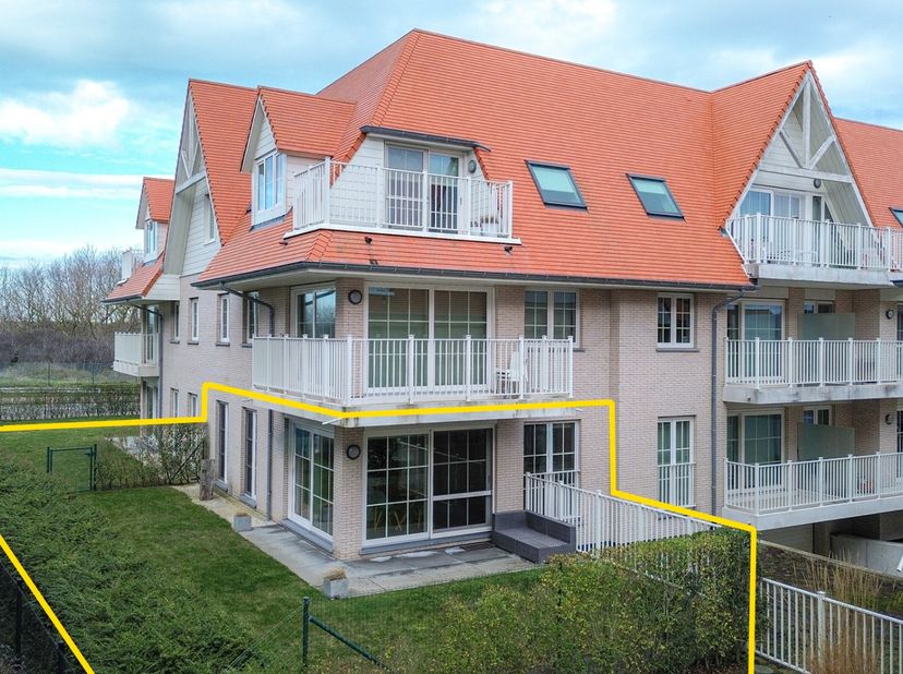 Dit prachtige appartement, met een verfijnde afwerking en een stijlvol interieur, is gelegen in de exclusieve residentie 'Jardin del Mar'. Het bevindt