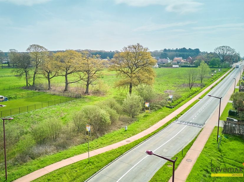 Lotissement Schaffen 67% vendu !<br />
Grand terrain 15are pour développement ouvert, situé en zone rurale<br />
* largeur de la rue 20 mètres