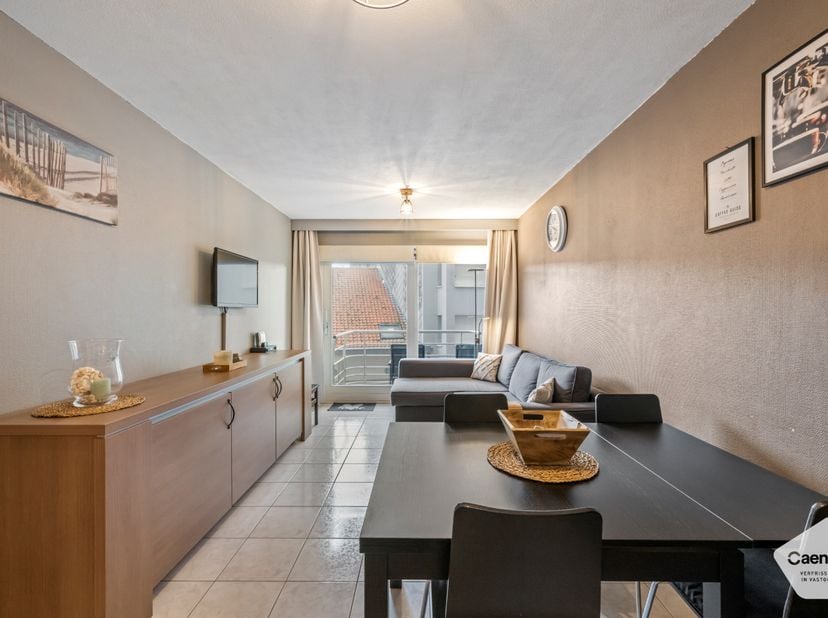 Deze lichtrijke studio bevindt zich op een toplocatie: op wandelafstand van het strand, het station, de Grote Markt en de jachthaven. De ideale uitval