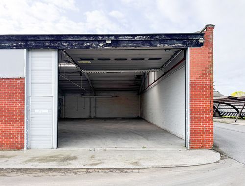                                         Bâtiment d’entreprise à louer à Rumbeke, € 4.485
