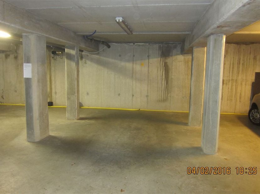 Garage te koop in Kleine Steenweg 49-51,
                    2610 Wilrijk