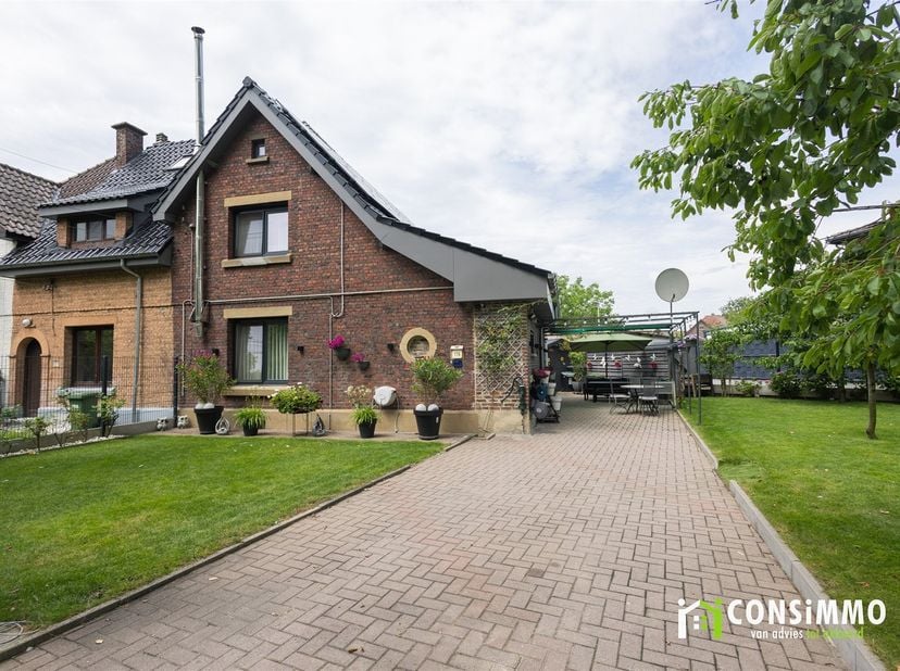 Bent u op zoek naar een karaktervolle woning waar authentieke charme en hedendaags wooncomfort hand in hand gaan? Deze gerenoveerde en instapklare won