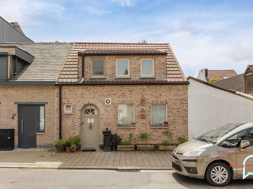 Voor meer info of een bezoek contacteer Sebastian op het nummer 0497 12 60 26 of mail naar sebastian@properties-makelaars.be<br />
Gezellige instapkla