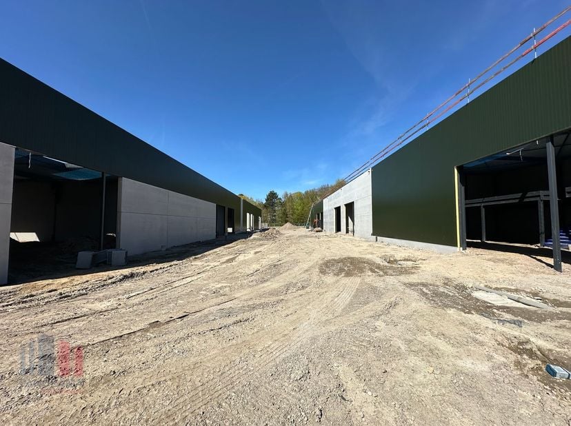 Nieuwbouw KMO-unit te koop met een oppervlakte van 360 m² en 4 privatieve parkeerplaatsen.<br />
De lood maakt deel uit van “Apollo”, een gloednieuw K