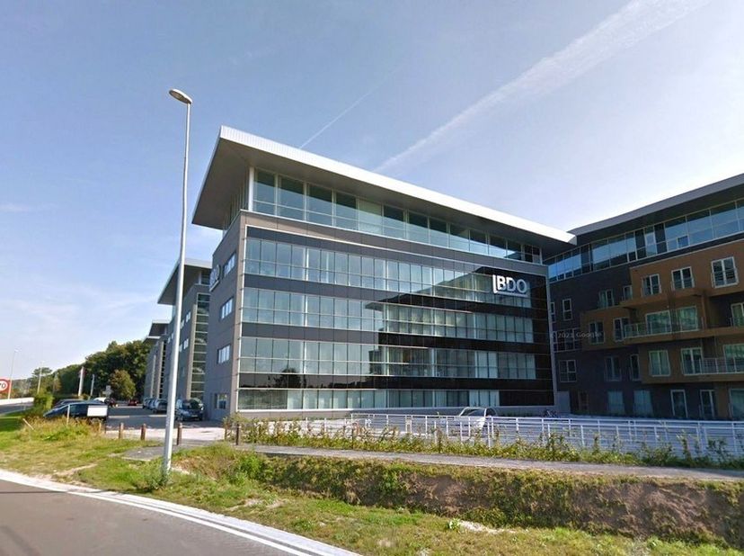 Alleenstaand kantoorgebouw gelegen in het Axxes Business Park, in het Guldensporenpark te Merelbeke-Melle.<br />
Het gebouw geniet van een uitstekende