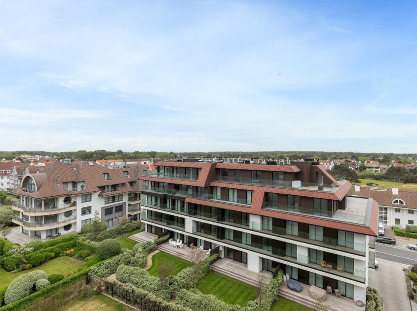 Knokke: Appartement entièrement rénové à vendre avec des finitions haut de gamme en plein cur de Knokke. Découvrez ce magnifique appartement situé à d