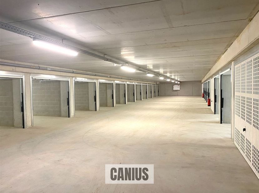 GARAGE BOX AU COEUR DE SINT-TRUIDEN<br />
<br />
La résidence "De Stadspoort" est située sur l'ancien site Thijssen, en plein centre de Sint-Truiden