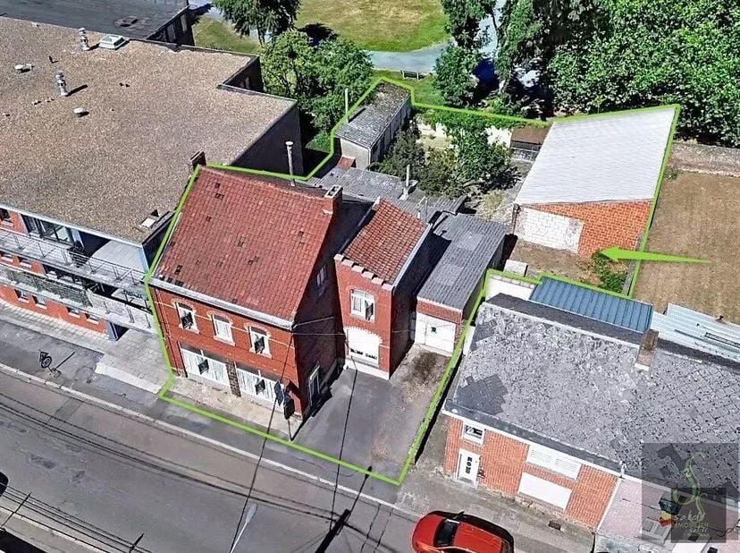 *** OFFRE ACTUELLE À 165.000euro ! ***<br />
Située au cur de Leval, cette ancienne maison de commerce offre un potentiel daménagement exceptionnel.<b