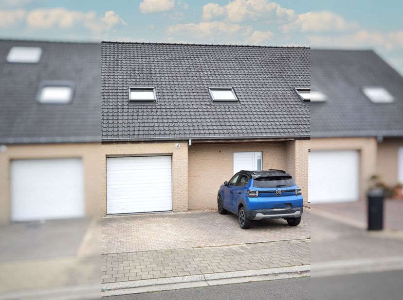 KORENWIND 27<br />
8890 MOORSLEDE<br />
Deze verzorgde gezinswoning is rustig gelegen in een aangename verkaveling en biedt een combinatie van ruimte,
