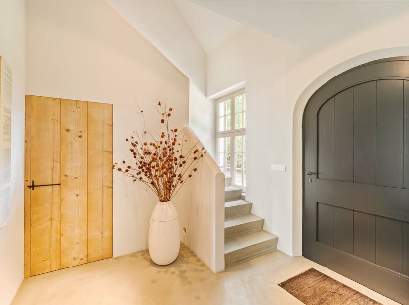 Dans le quartier résidentiel recherché de Schilde Bergen se trouve cette charmante villa entièrement rénovée sur 2 100 m². La propriété combine une al