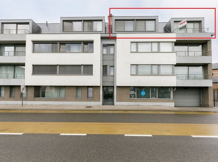 Luxueus, modern penthouse met 2 slaapkamers en uniek terras in hartje Geel<br />
<br />
<br />
<br />
Ligging: Centraal gelegen in de Gasthuisstraat