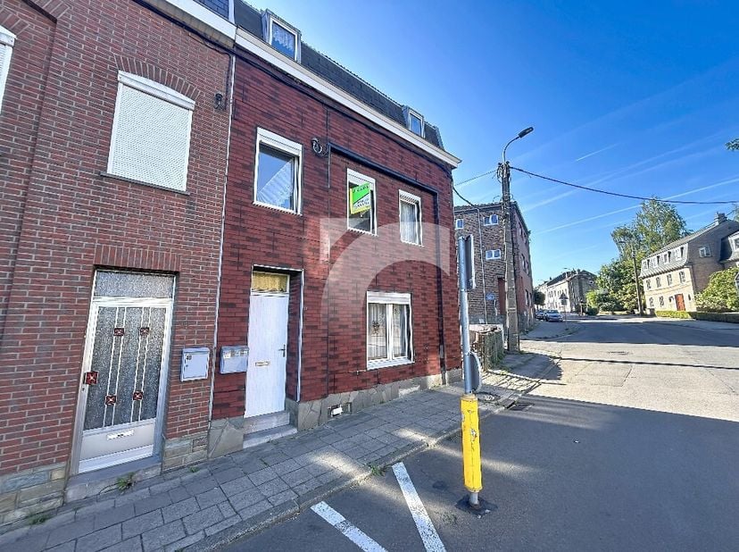 KELMIS Moresneter Straße, 38: Vous cherchez une maison jointive avec jardin, idéalement située à seulement 2 minutes à pied du centre et de toutes les