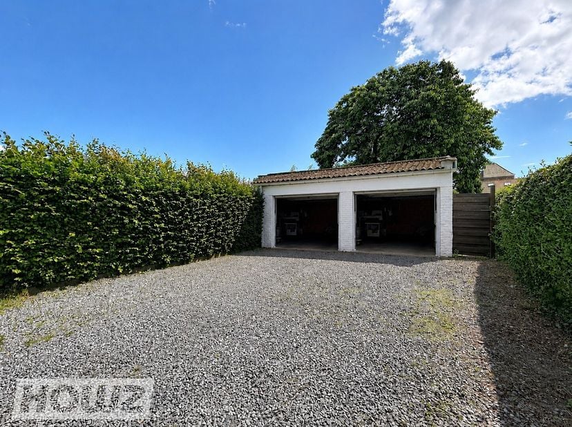 Garage te koop
                    in 7740 Pecq