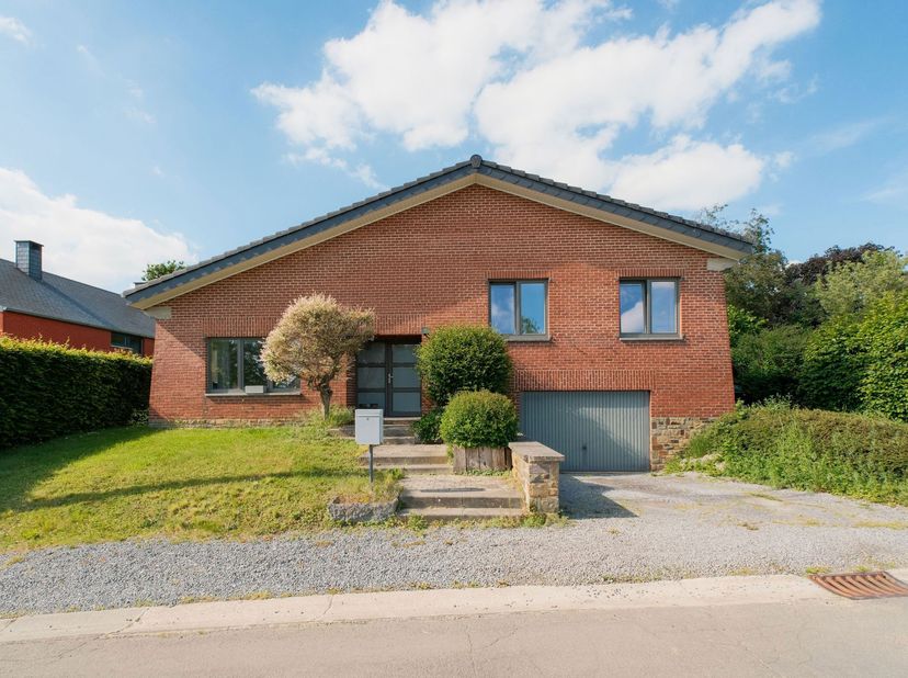 ANDOY, in een groene omgeving en op een steenworp afstand van alle voorzieningen, WONING (3 slaapkamers + 1 badkamer) gebouwd op een perceel van 9,49