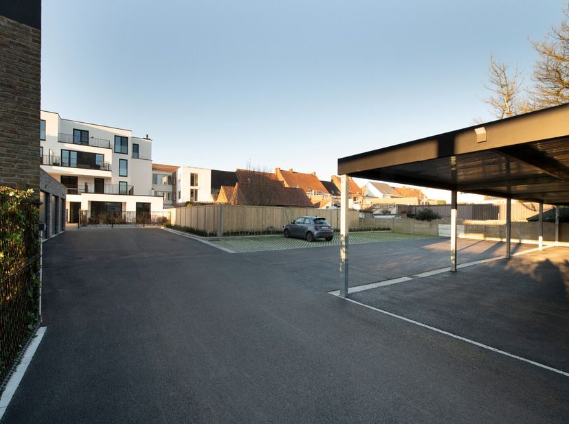 3 carports te koop in centrum Waregem. Onmiddellijk beschikbaar! Bereikbaar via Marcel Windelsstraat.<br />
Kostprijs carport : euro19.000 excl. btw<b