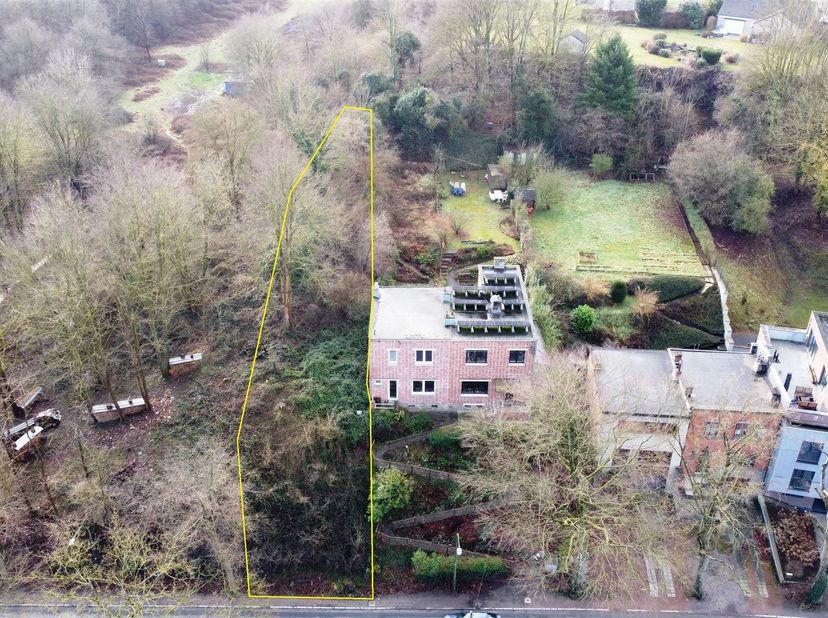 Nous vous proposons un terrain constructible d'une superficie de 442 m², situé à Jupille-sur-Meuse, dans un environnement calme et tout en restant à p