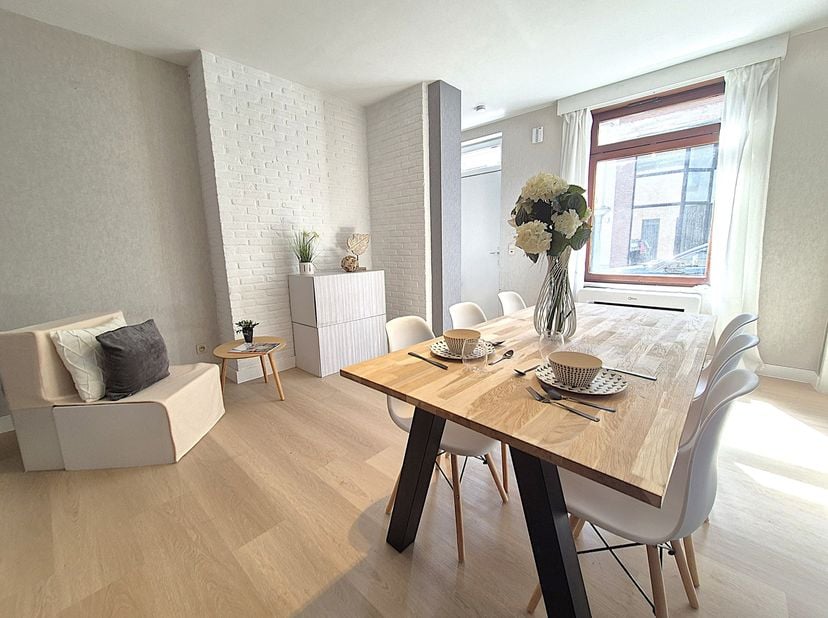 VERKOCHT ! Ontdek deze gezellige en recent vernieuwde 100% instapklare woning met uitstekend EPC B-label, conforme elektrische installatie en asbestve