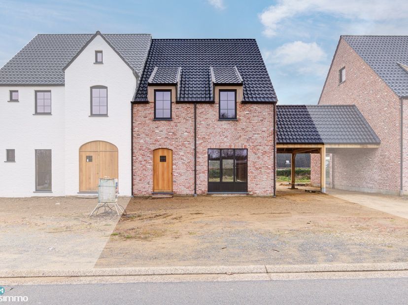 RUSTIG GELEGEN CASCO NIEUWBOUWWONING NABIJ HET GROEN TE OUDSBERGEN<br />
<br />
***Bekijkt U deze woning via een aanverwante website? Surf dan naar&amp;nb