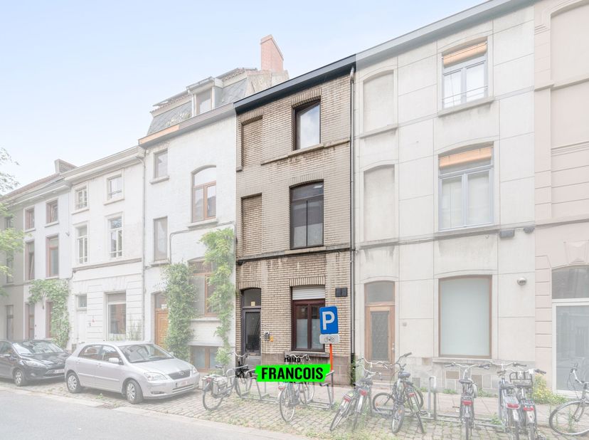 Cette propriété de rendement est située dans le quartier dynamique d'Ekkergem. Un endroit très populaire et recherché par les étudiants en raison de s