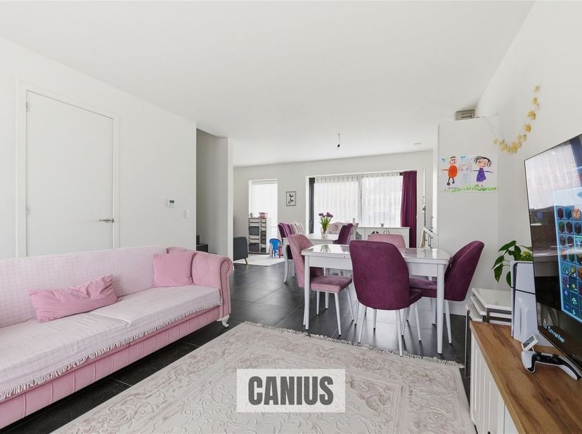 MODERNE WONING MET 3 SLKS &amp; TUIN<br />
<br />
In het rustige &amp; groene Munsterbilzen, deelgemeente van de stad Bilzen-Hoeselt treffen wij de verkavel