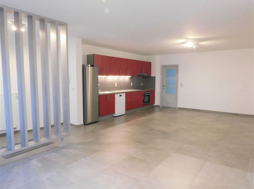 Superbe appartement de 2 chambres sis au coeur de Basècles, à 2 pas de toutes commodités.<br />
Lappartement, de plain-pied, sis au rez-de-chaussée d'