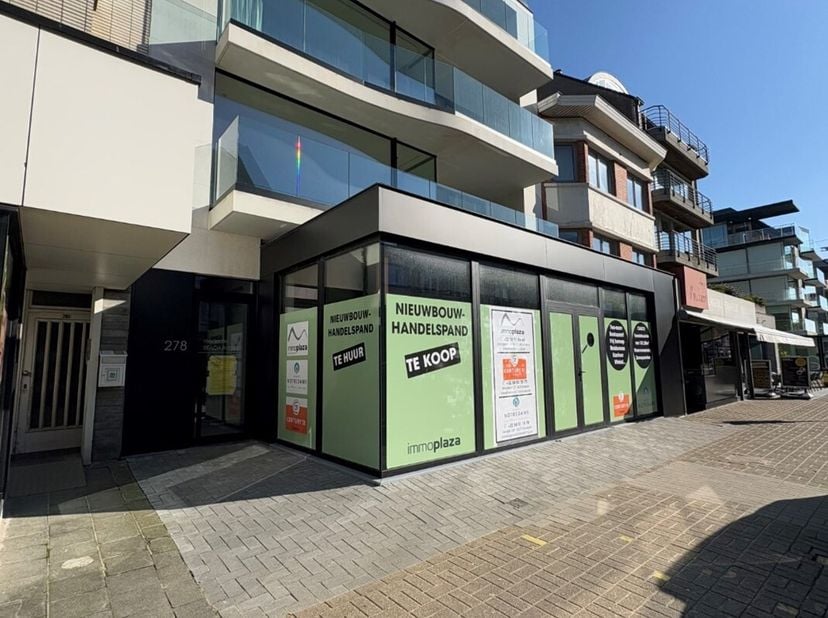 Dans la vivante Strandlaan de Sint-Idesbald se trouve cet espace commercial flambant neuf de 187,50m² en attente d'un entrepreneur ambitieux. L'espace