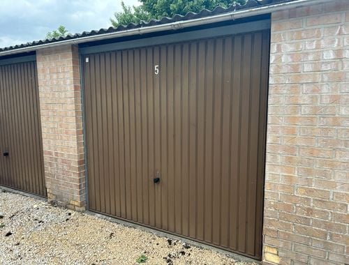                                         Garage à louer à Wevelgem, € 75
