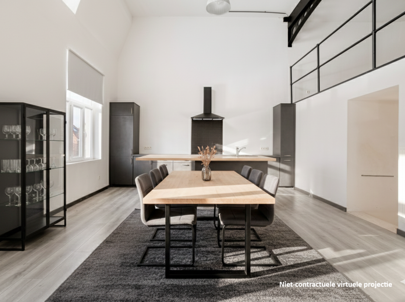 Cette propriété combine d'excellentes opportunités commerciales avec une vie confortable, en plein centre.<br />
<br />
Disposition :<br />
<br />
Rez