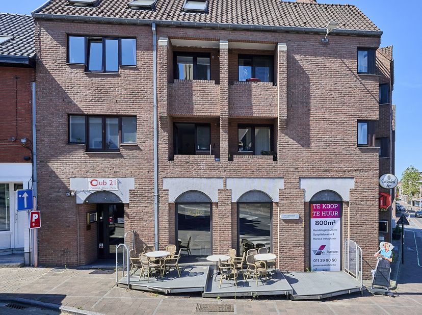 Handelspand met tal van commerciële mogelijkheden op toplocatie in Genk<br />
Hoogstraat 16, 18 en 20 – 3600 Genk<br />
Op een centrale en commercieel