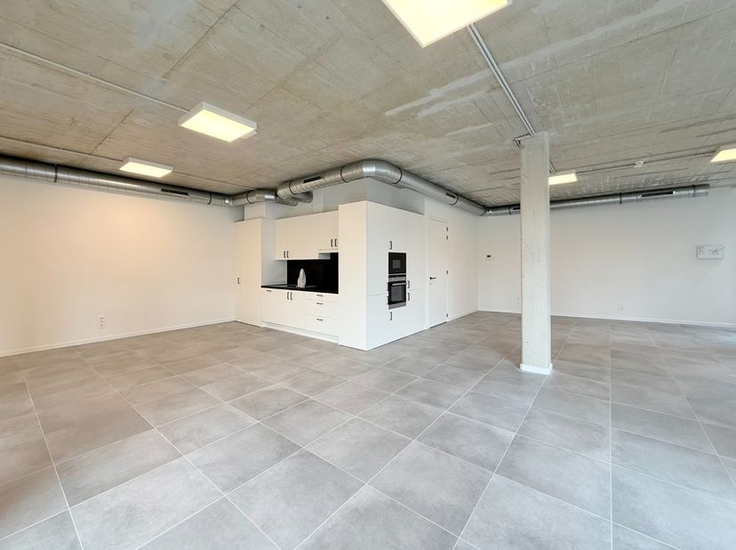 Cherchez-vous un espace de bureau pratique et bien situé dans la région de Louvain ? Alors cet espace de bureau clés en main d'environ 100 m² dans la