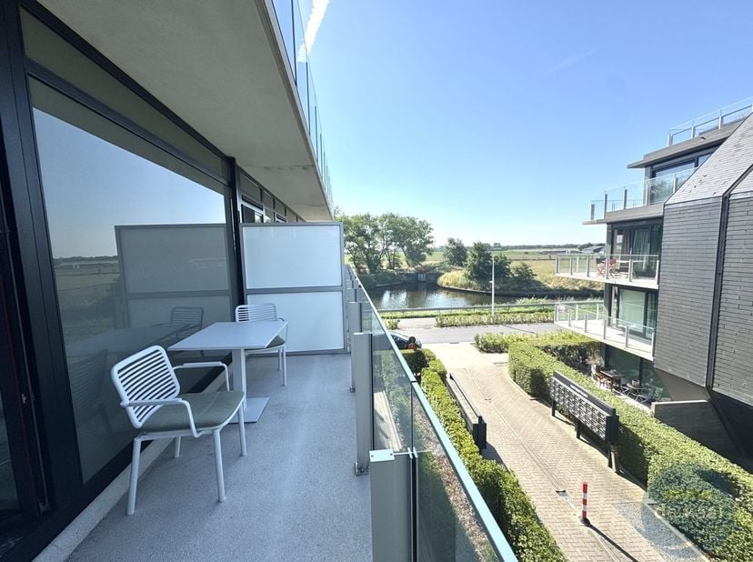 Altijd zon in dit knap ingericht appartement!&amp;nbsp;Dankzij de&amp;nbsp;2 ruime terrassen kun je hier op elk moment van de dag van de buitenlucht genieten.