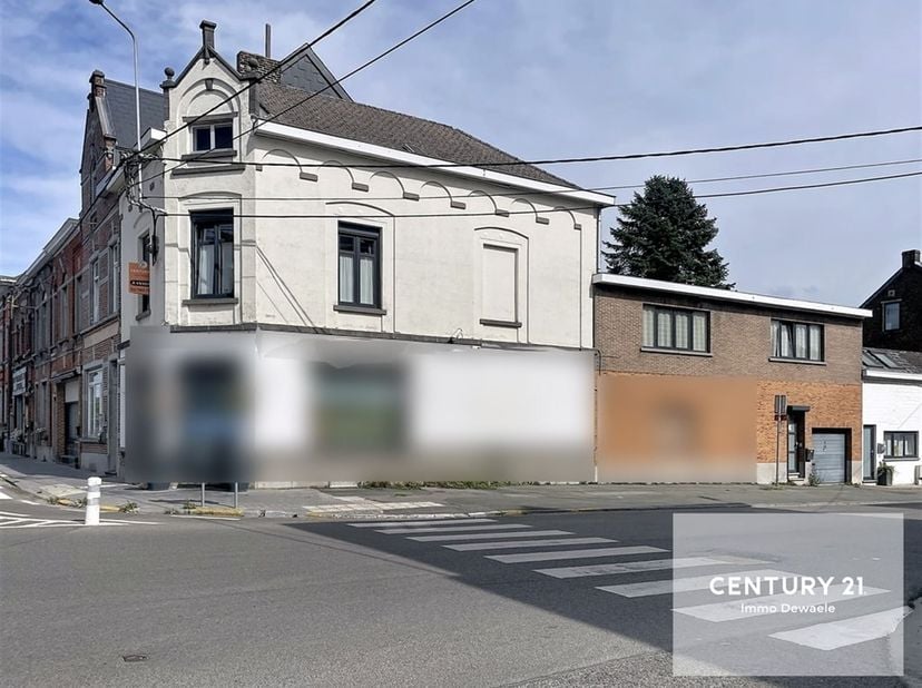Century 21 Immo Dewaele est ravi de vous présenter cet appartement qui vous séduira par ses espaces, son authenticité et sa proximité de toutes les co