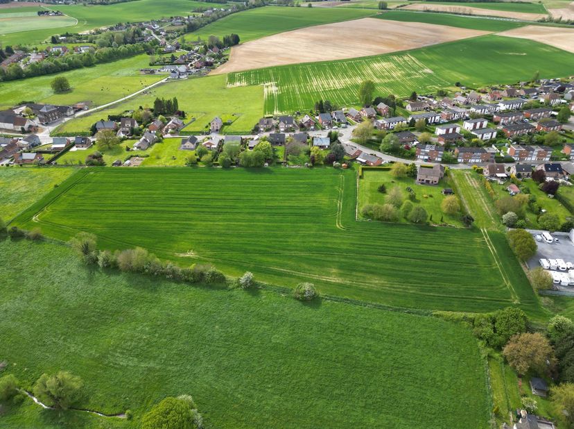 Terrain idéal de 3 hectares pour un lotissement résidentiel<br />
À découvrir : ce terrain exceptionnel de +/- 3 hectares parfaitement adapté pour un
