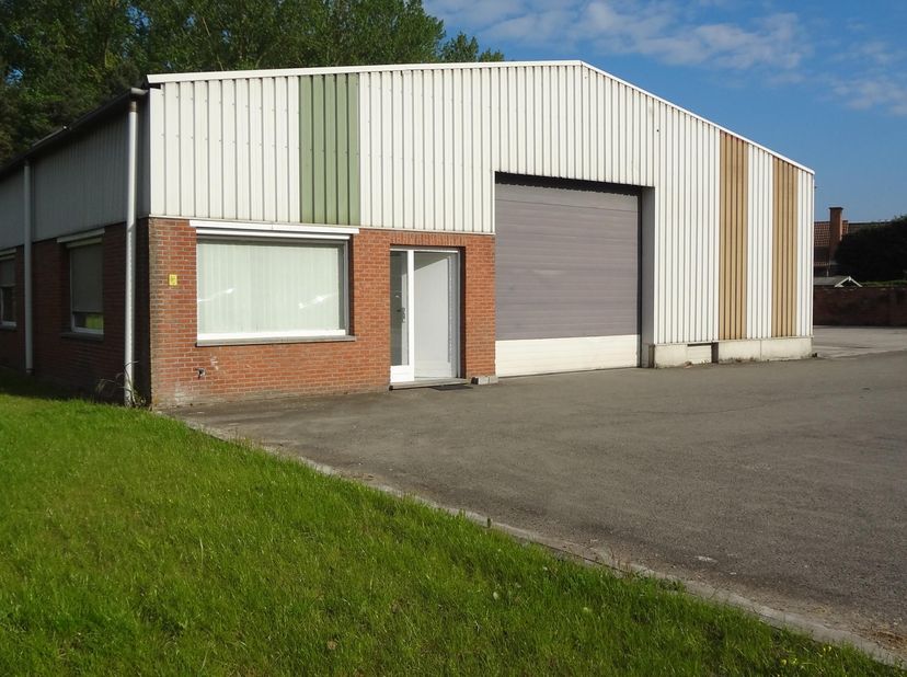 Bien professionnel à vendre à Jozef De Blockstraat 90,
                    2830 Tisselt