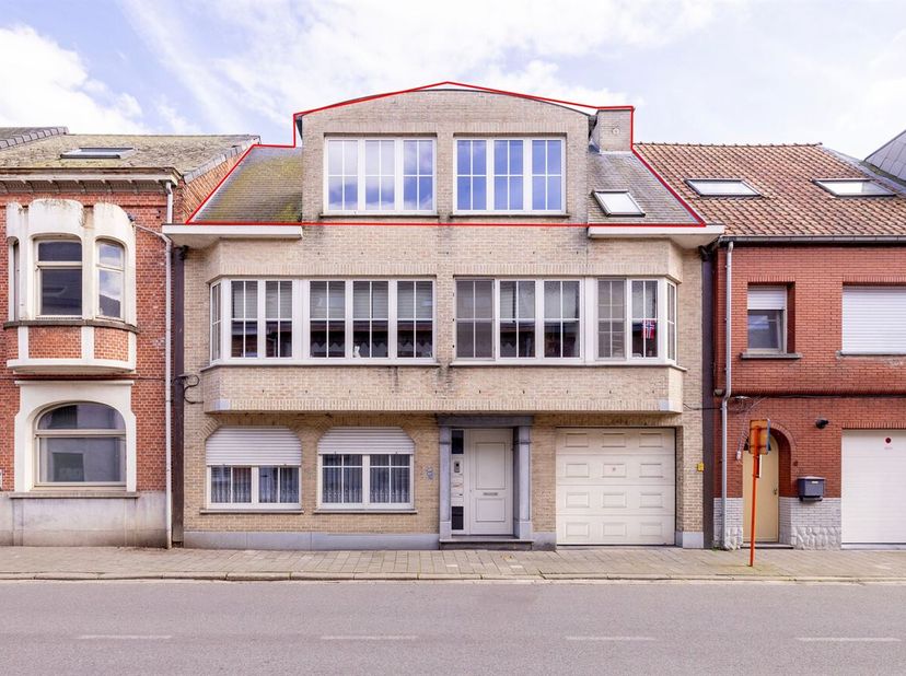Appartement met 2 slaapkamers, terras en garage<br />
Het appartement is gelegen in een kleinschalige residentie van 2006, bevindt zich in goede staat