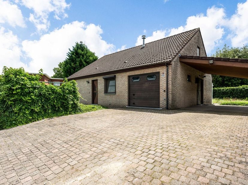 Huis te koop in Jozef Simonslaan 32,
                    2520 Oelegem