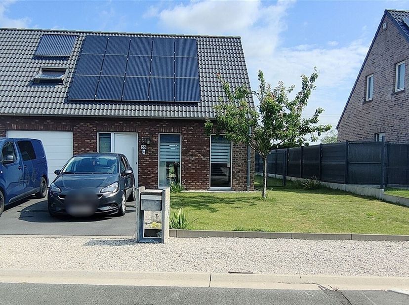 HENRO-IMMO vous propose cette charmante maison 3 chambres située dans un lotissement à Warchin.<br />
Elle se compose :<br />
* au rez-de-chaussée; d'
