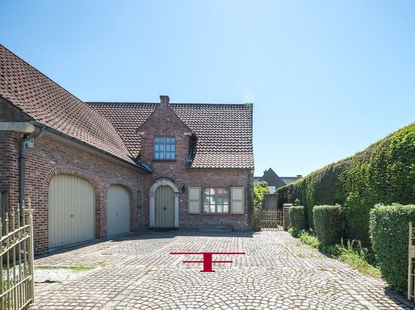 Ontdek deze eigendom via: https://thibaultfiers.be/eigendom/charmante-gezinswoning-in-de-gegeerde-wijk-pius-x/8571618 (kopieer en plak de link indien