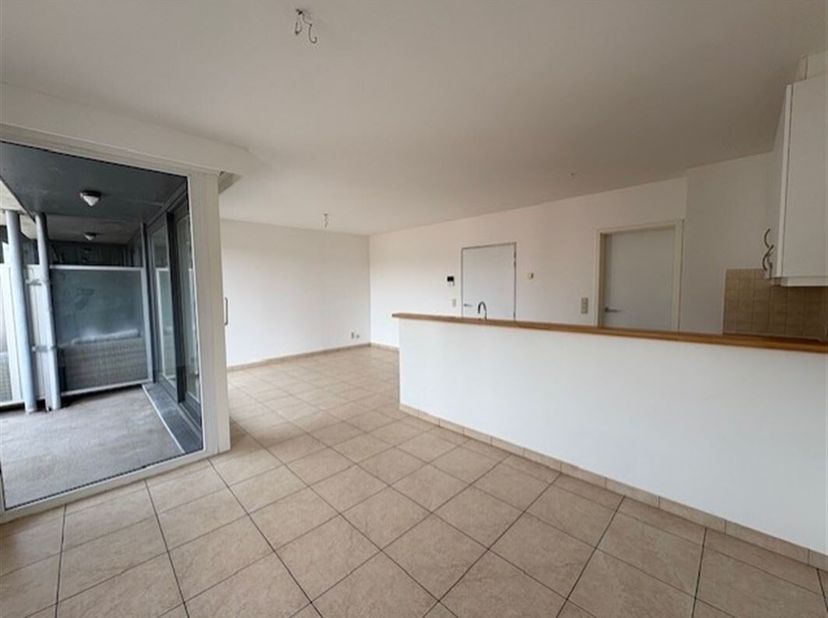 Gezellig appartement in rustige residentie, gelegen in het centrum van Bredene-Duinen. Het pand bevindt zich vlakbij winkels, openbaar vervoer en het