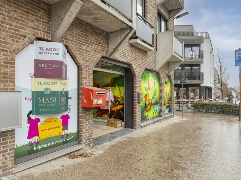 Bien professionnel à vendre à markt 5 boîte C,
                    9880 Aalter