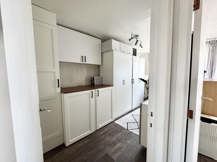 Appartement prêt à emménager avec terrasse ensoleillée au cœur de Boom<br />
<br />
Bienvenue dans cet appartement lumineux de 65 m², idéalement situé
